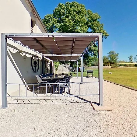 בית נופש Domaine De Montanty